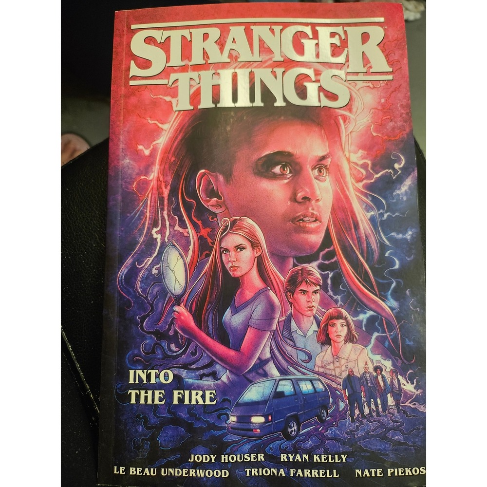 Stranger Things Into the Fire Graphic Novel Dark Horse Scholastic Edition Houser